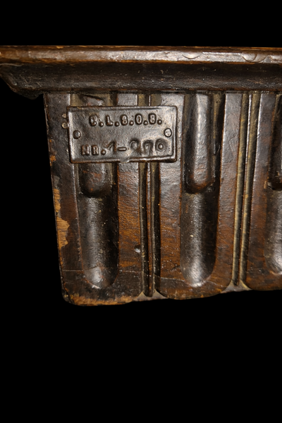 Vand masa lemn masiv veche de peste 70 de ani